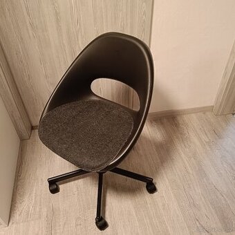 Dětská otočná židle