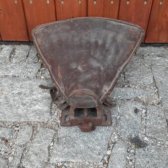 Nabízím kožené sedlo na předválečný motocykl