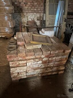 Cihly a křidlice za odvoz