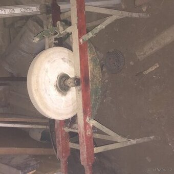 Ruční Bruska - starožitnost