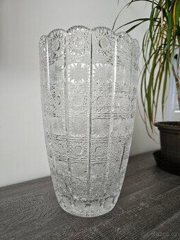 Masivní ručně broušená křišťálová váza Crystalex, 80. léta