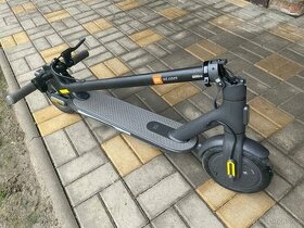 Elektrická koloběžka xiomi MI scooter Essential - 1