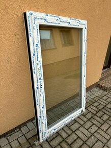 České plastové okno nové 785 x 1325 mm