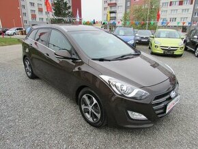 Hyundai I30 1.6i 99kW kombi, ČR původ, Serviska, 2.majitel