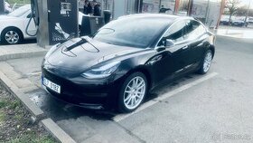 Tesla Model 3, Long range, 2019, Najeto 99.999 km - 1