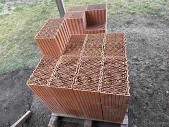 Cihly Leipfinger Bader 42,5