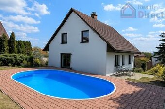 Prostorný rodinný dům 5+1 se zahradou, terasou a bazénem – D