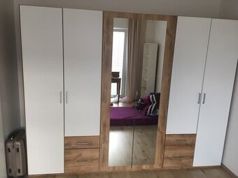Šatní skříň Mobelix