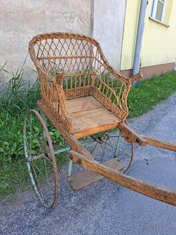 Proutěný kočárek na mimino..