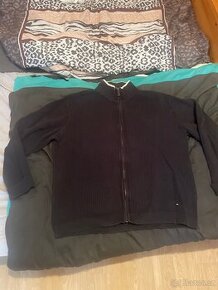 Tommy Hilfiger svetr