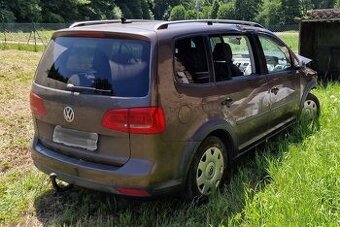 VW TOURAN 2011 hnědý - 1.4 103 KW náhradní díly