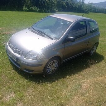 Toyota Yaris 1.0 , r.v. 2003