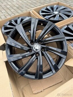 ORIGINÁL Alu Škoda PERSEUS R18, 5x112 - TOP STAV