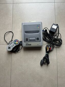 Nintendo SNES 1-CHIP sběratelský kousek