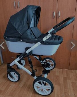 Velmu pěkný hlubiký kočárek