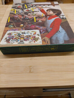 Stará krabice od vánoční kolekce