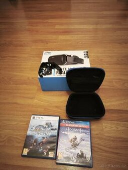 PS4 a 5 hry plus příslušenství.