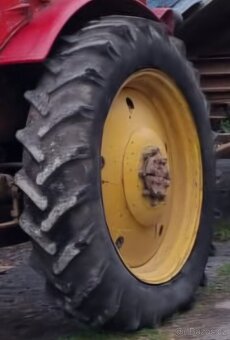 Bělorus, belarus, traktorbagr