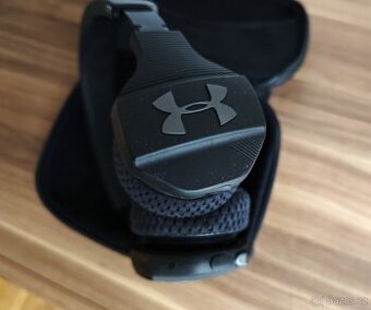 JBL Under Armour Sport Train sluchátka - černá