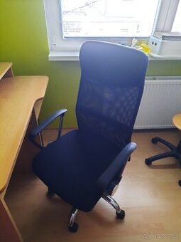 Psací stůl a křeslo