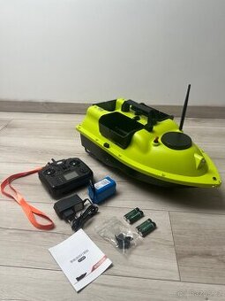 Zavážecí loďka s GPS – tříkomorová