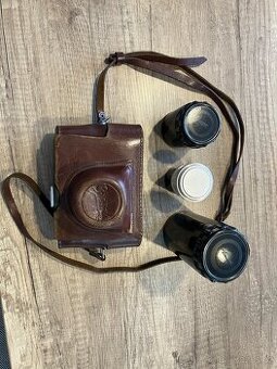 Zorkij-4, objektiv Jupiter 8, 11, 12 a hledáček.