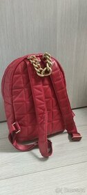 Nový červený prošívaný batoh značky Zara - 1