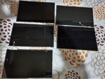 Funkční LCD displaye do starších Notebooků. 400kč za vše.