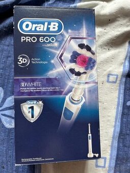 Zubní kartáček Oral-B PRO 600