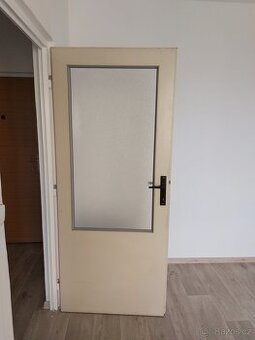Prodám interiérové dveře 2/3 sklo