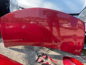 Přední kapota na Renault Clio rok 2012