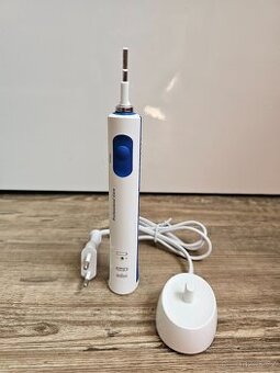 PRODÁM ELEKTRICKÝ ZUBNÍ KARTÁČEK Oral-B Pro 600
