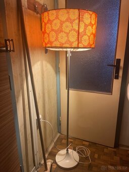 Retro pokojová lampa se stojanem