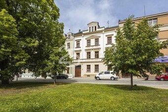 Prodej prostorného bytu o dispozici 3+1, Komenské náměstí, M