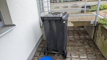 Poplenice plastová 240 l černá, za odvoz na díly