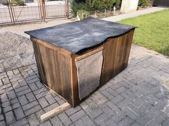 Zateplená bouda pro psa s kotcem