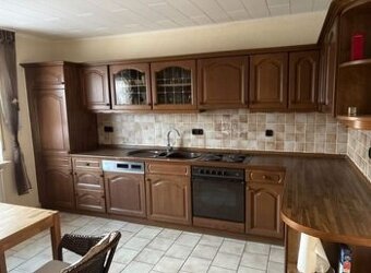 Tmavá rustikální linka se spotřebiči, 5231