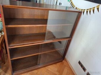 Vitrína, knihovna z masivu, po babičce