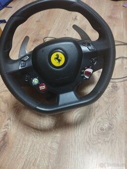Volant k PC thrustmaster s pedaly.