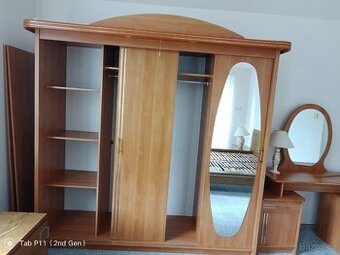 Prodám šatní skříň