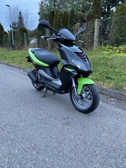 Skútr Piaggio NRG bez řidičáku 25 km/h