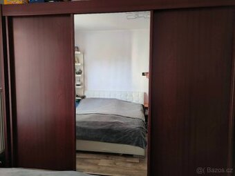 Velká šatní skříň