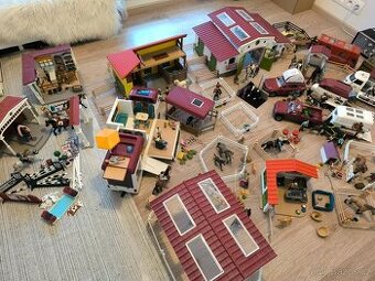 Velká sada koní a příslušenství zn. Schleich