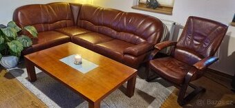 Kožená hnědá rohová sedačka se stolem a křeslem, rozkládací