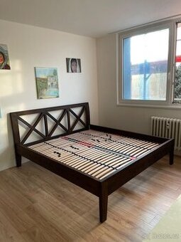 Manželská postel z masivu buk