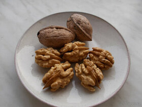 Loupané ořechy - - viz text a fota