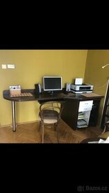Prodám pracovní stůl s pojízdným modulem na počítač - 1