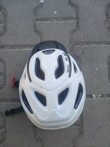 cyklistická helma