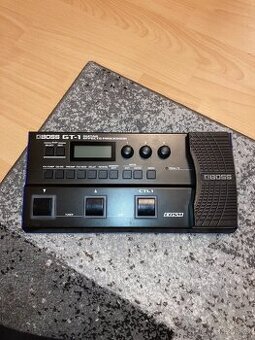 Multiefekt Boss GT-1