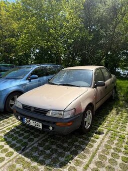 Toyota Corolla E10 Sedan